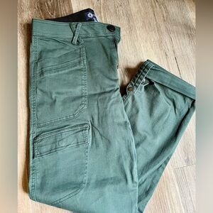 Democracy Cropped Cargo Pants, Size 10
